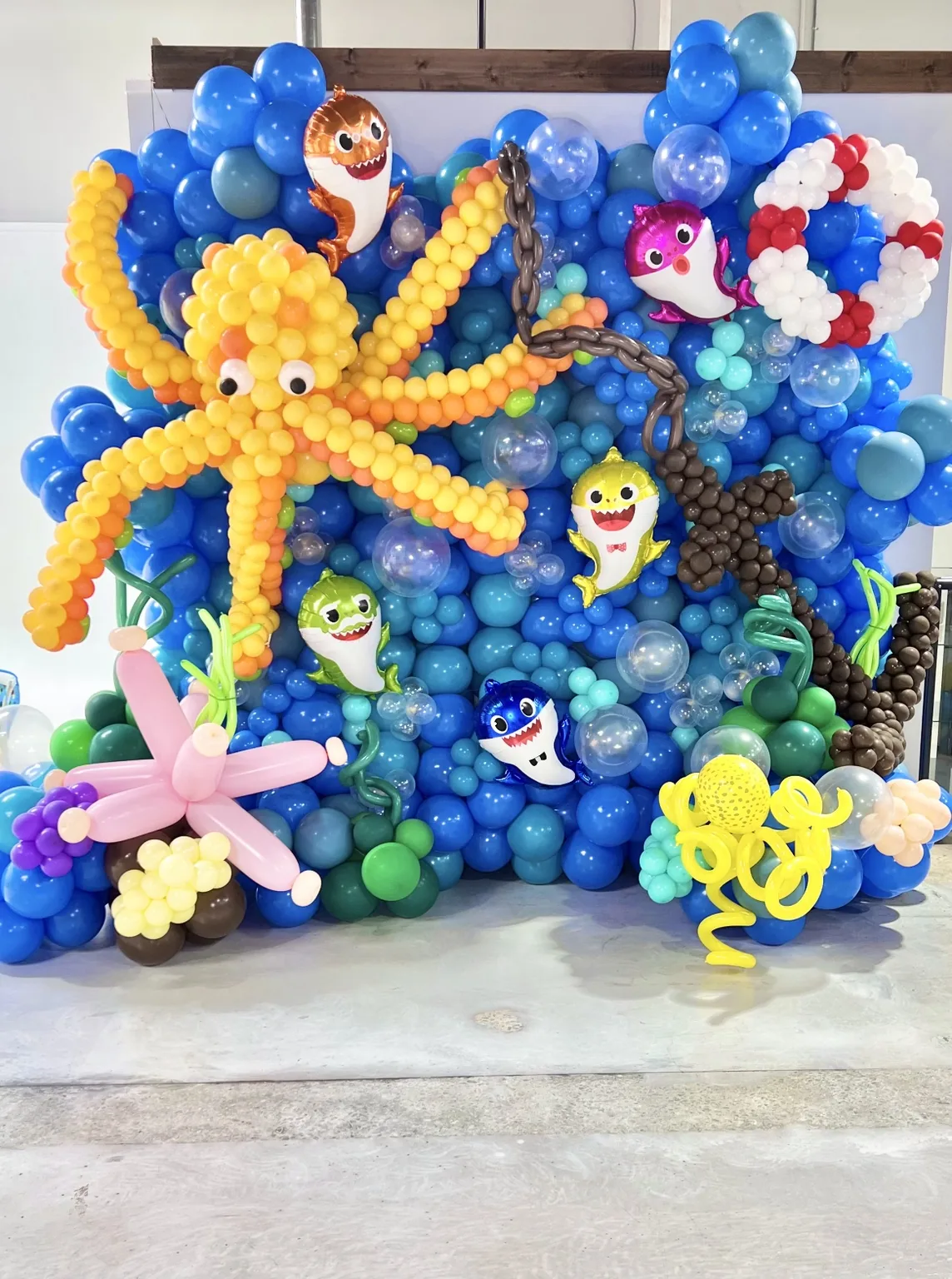 Underwater balloon installation